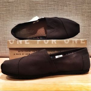 TOMS Classic Black on Black Canvas